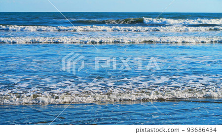 Scenery of the sea and waves at the Prince's Beach in Sanmu City, Chiba Prefecture (photographed in November 2021) 93686434
