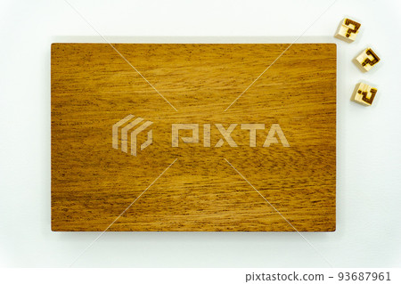 Decorative material for doubts and questions with three question marks scattered on the upper right of the wooden plate 93687961