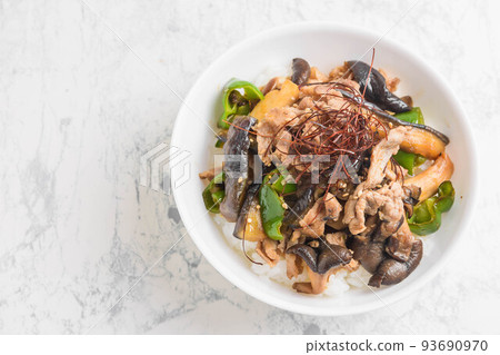 Rice bowl with pork and summer vegetables Rice bowl with pork and summer vegetables 93690970