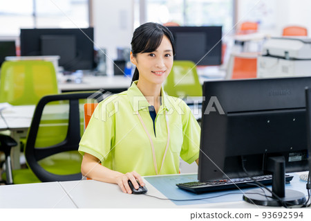 做辦公室工作的護理人員 93692594