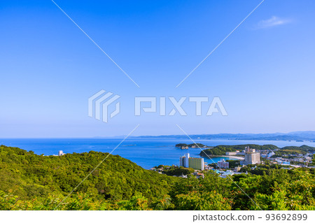 從和歌山縣白浜町平原展望台看到的白浜溫泉街 93692899