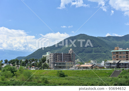 Isawa Onsen town along the Fuefuki River 93694632