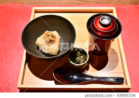 A rice dish served at the end of the course meal 93695336