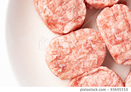 Molded meat steak (raw) 93695558