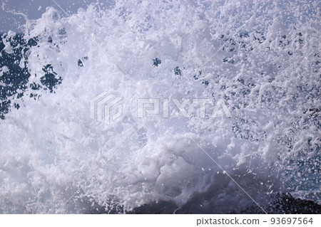 Wave splashes (Ganmon *Shiga Town, Hakui District, Ishikawa Prefecture) 93697564