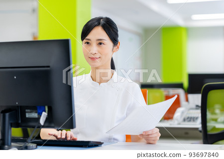 Medical staff doing medical office work Medical staff doing medical office work 93697840