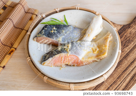 Saikyo-zuke鱒魚 93698743