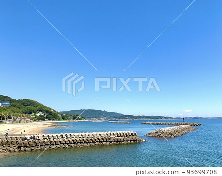 Miyazaki Beach, Mt. Mt. Mt. Mt., and Hazu Coast where the clear blue skies of autumn shine (Nishio City, Aichi Prefecture) Miyazaki Beach, Mt. Mt. Mt. Mt., and Hazu Coast where the clear blue skies of autumn shine (Nishio City, Aichi Prefecture) 93699708