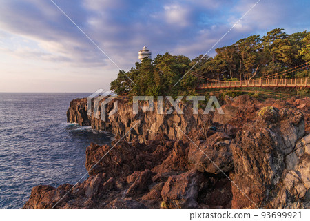 (Shizuoka Prefecture) Higashiizu/Jogasaki Coast: Kadowakisaki Lighthouse and Suspension Bridge 93699921