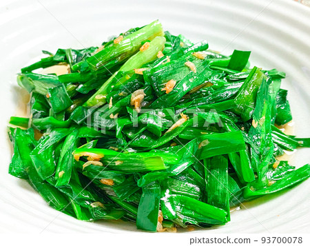 Chinese home-cooked dish, stir-fried chives (Chinese stir-fried shrimp and Chinese chives) 93700078