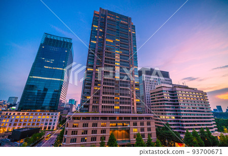 Cityscape of Tokyo, Japan: Skyscrapers in Marunouchi (Shiodome can be seen in the background). A beautiful sunset spreads out (night view) 93700671