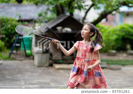 girl playing badminton 93701261