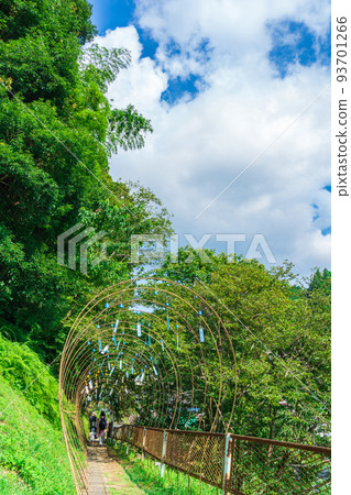 Odo Yumekake Wind Chime, The sound of the wind chime echoes in the mountain village <Toyota City, Aichi Prefecture> 93701266