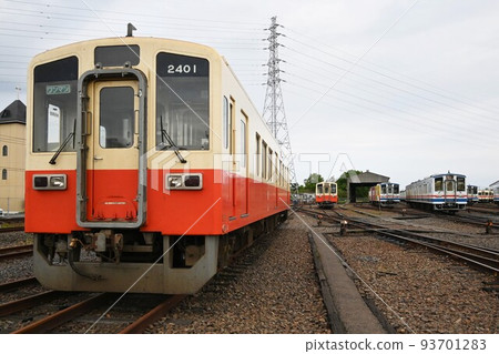 Kiha 2400型關東鐵道常總線停靠在車站 Kiha 2400型關東鐵道常總線停靠在車站 93701283