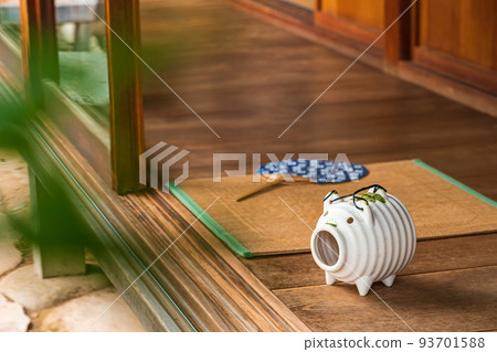 門廊上的蚊子豬・夏天的形象 門廊上的蚊子豬・夏天的形象 93701588