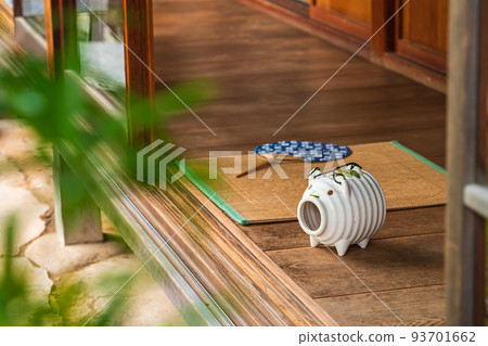 Mosquito pig on the porch ・Summer image Mosquito pig on the porch ・Summer image 93701662