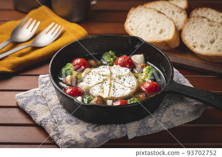 Camp Meal: Camembert Cheese Ajillo Made with a Skillet 93702752