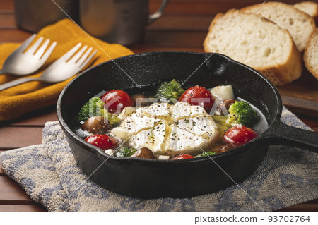 Camp Meal: Camembert Cheese Ajillo Made with a Skillet 93702764