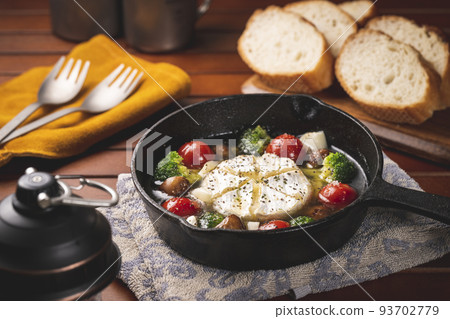Camp Meal: Camembert Cheese Ajillo Made with a Skillet 93702779