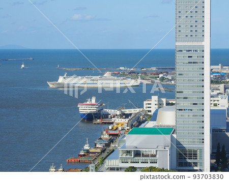 Car ferry entering Niigata Port 93703830