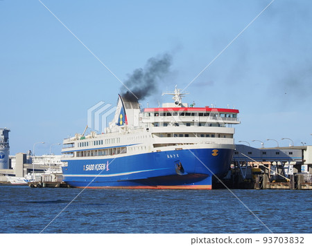 Tokiwa Maru leaving Niigata Port 93703832