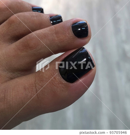 Black pedicure. Black pedicure on female feet Black pedicure. Black pedicure on female feet 93705946