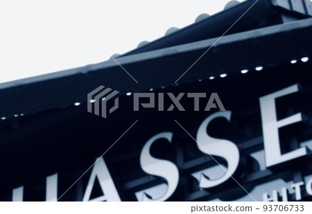 欄杆上的露珠 93706733