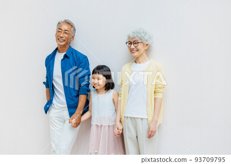 Grandparents and cute grandchildren portrait Grandparents and cute grandchildren portrait 93709795