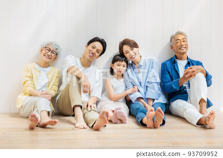 Three generations of close family 93709952