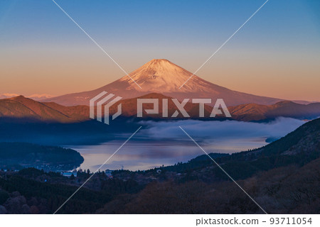 (神奈川縣)從箱根大觀山看富士山的黎明 (神奈川縣)從箱根大觀山看富士山的黎明 93711054