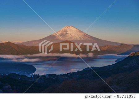 (神奈川縣)從箱根大觀山看富士山的黎明 (神奈川縣)從箱根大觀山看富士山的黎明 93711055