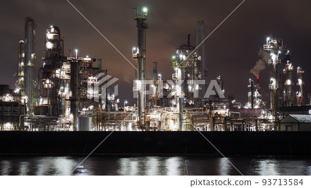 Night view of Yokkaichi / Scenery of industrial area / factory complex (Mie Prefecture) Night view of Yokkaichi / Scenery of industrial area / factory complex (Mie Prefecture) 93713584