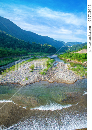 片品川木水橋下游觀初夏風光 93713641