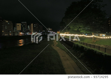 Kaiun Bridge and Kibuse Green Space at night 93714295
