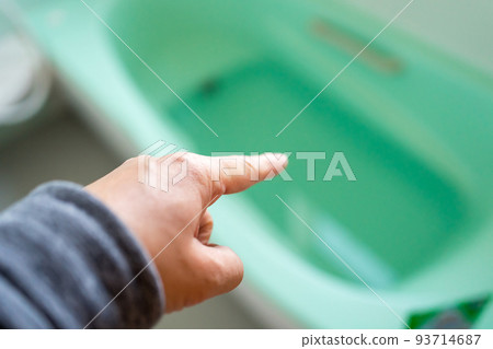 man pointing at bathtub 93714687