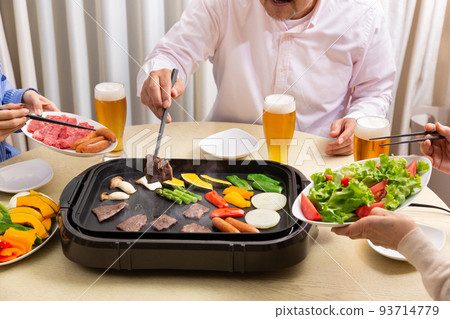 Family eating yakiniku while drinking beer Family eating yakiniku while drinking beer 93714779