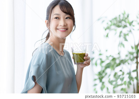 喝冰沙的女人 93715103