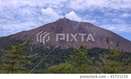 櫻島持續噴出火山煙 93715220