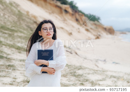 woman with glasses reading 93717195