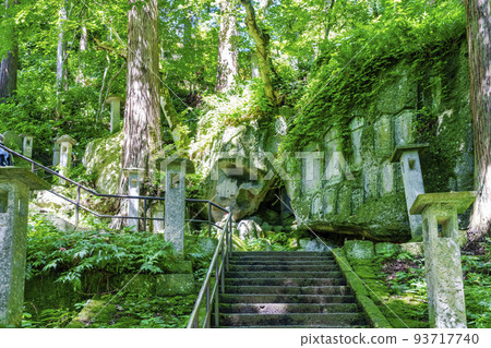 Mountain temple scenery in summer, Risshakuji Midado Cave, Yamagata City, Yamagata Prefecture 93717740