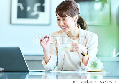 Business woman Business woman 93717918