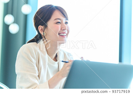 Business woman 93717919