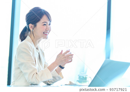 Business woman 93717921