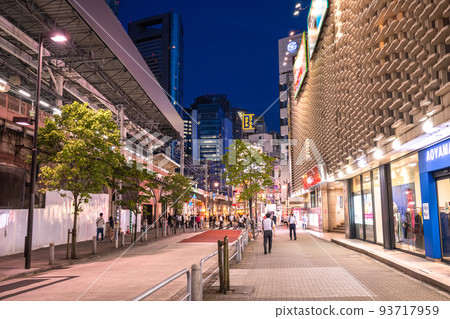 《東京》新橋站前，酒吧區 93717959