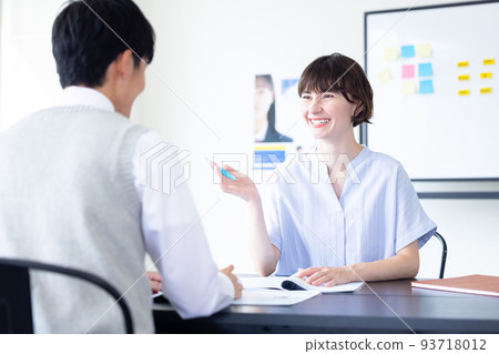 High school student High school student studying with a foreign teacher High school student High school student studying with a foreign teacher 93718012