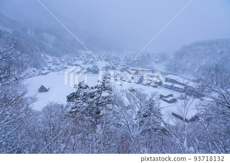 《Gifu Prefecture》 Snow-covered Shirakawa-go / winter gassho-zukuri village 《Gifu Prefecture》 Snow-covered Shirakawa-go / winter gassho-zukuri village 93718132