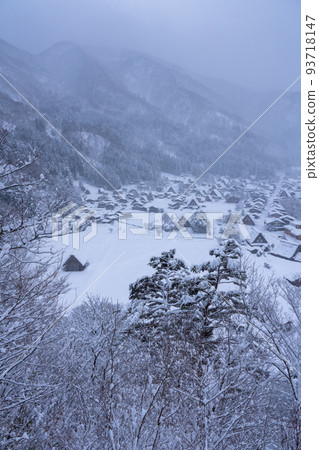 《岐阜縣》積雪的白川鄉/冬季合掌祖村 93718147