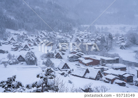 《Gifu Prefecture》 Snow-covered Shirakawa-go / winter gassho-zukuri village 《Gifu Prefecture》 Snow-covered Shirakawa-go / winter gassho-zukuri village 93718149