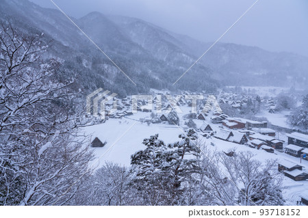 《岐阜縣》積雪的白川鄉/冬季合掌祖村 93718152