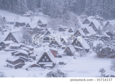 《岐阜縣》積雪的白川鄉/冬季合掌祖村 93718157